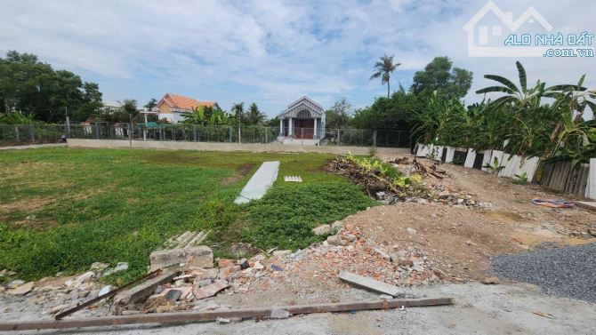 BÁN GẤP LÔ ĐẤT 1700M² MẶT TIỀN QUỐC LỘ 50 – VỊ TRÍ VÀNG KINH DOANH