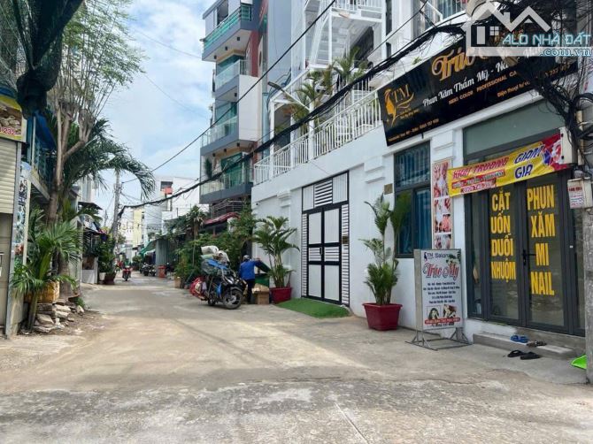 GIẢM 11 TỶ BÁN GẤP - 𝐂𝐇𝐃𝐕 𝐡𝐢𝐞̣̂𝐧 đ𝐚̣𝐢 𝟏𝟑𝟎𝟎𝐦2 sàn, DT 450Tr/th