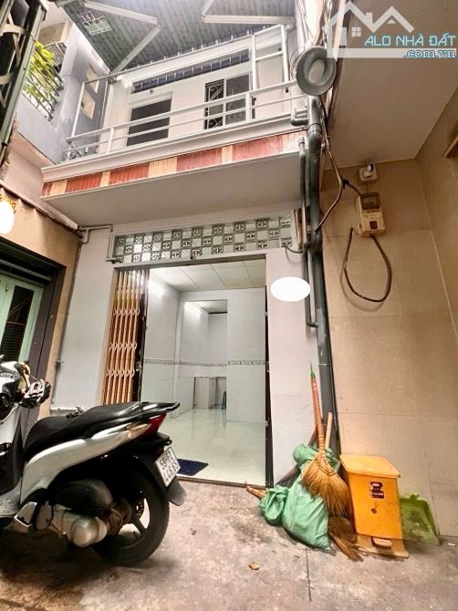 ✨ NHÀ MỚI 1 TRỆT + 1 LẦU (2PN, 2WC & ban công) Ngang 3M x Sâu 7M, HẺM 3M an ninh - 2,45 TỶ