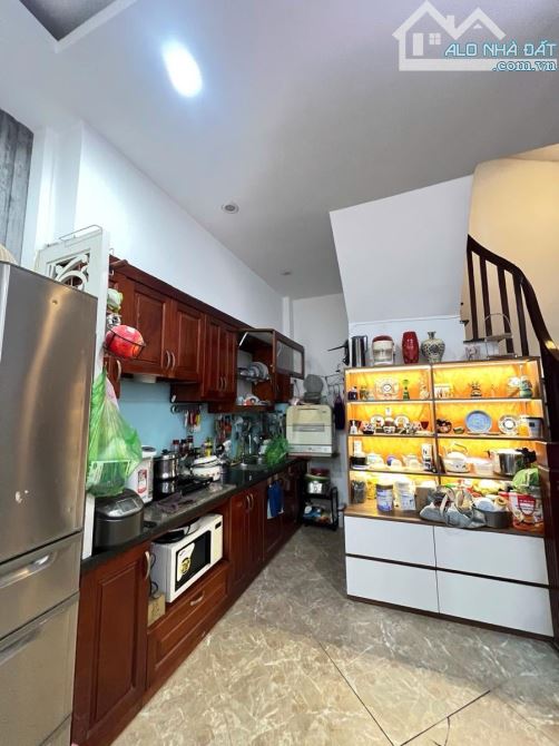 Cần bán gấp nhà phố Trịnh Đình Cửu,gần phố,mặt ngõ kinh doanh ,lô góc,nhà đẹp