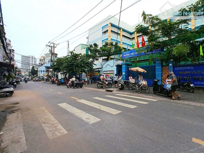 Nhà MT Xóm Đất. Vị trí KD góc cực đẹp. Giá giảm chỉ còn 12.8 tỷ