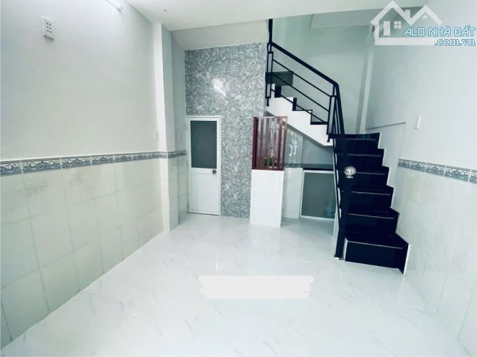 Hơn 2 tỷ có nhà SHR 3 tầng Lý Thường Kiệt, nở hậu, hẻm 3m thông