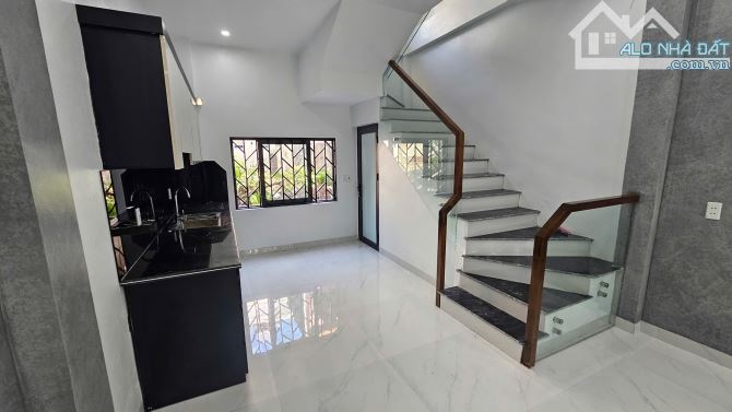 Bán nhà trong ngõ đường Vĩnh Mạc ngõ to