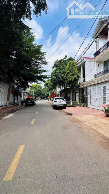 💥💥💥 BÁN ĐẤT TẶNG NHÀ – MẶT TIỀN PHÙ ĐỔNG METRO