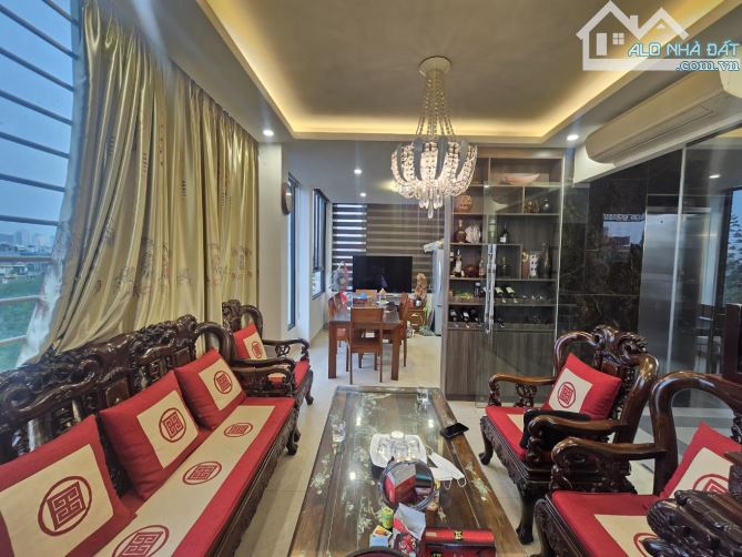 Bán, Tòa căn hộ dv Cầu Giấy, 95m x 7T, TM, Lô Góc, Ô tô đỗ cửa, Kd đỉnh 33,8 tỷ.