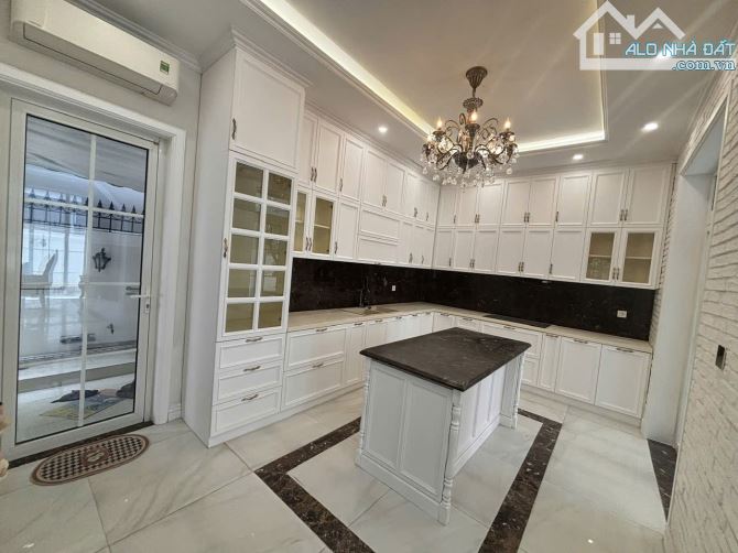 Chọn lọc 3 căn biệt thự khu VIP Cityland Quận 7. 10*22 giá 43 tỷ.
