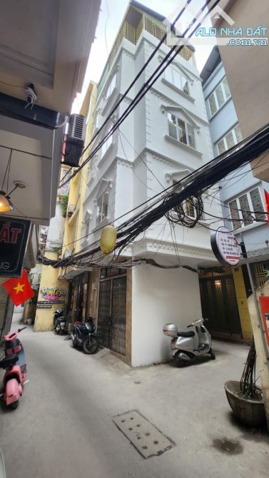 Độc lạ, lô góc ba mặt ngõ, sát Trung Phụng, ngõ kdoanh,tự xây, sổ riêng 15m2. Giá 5.5 tỷ