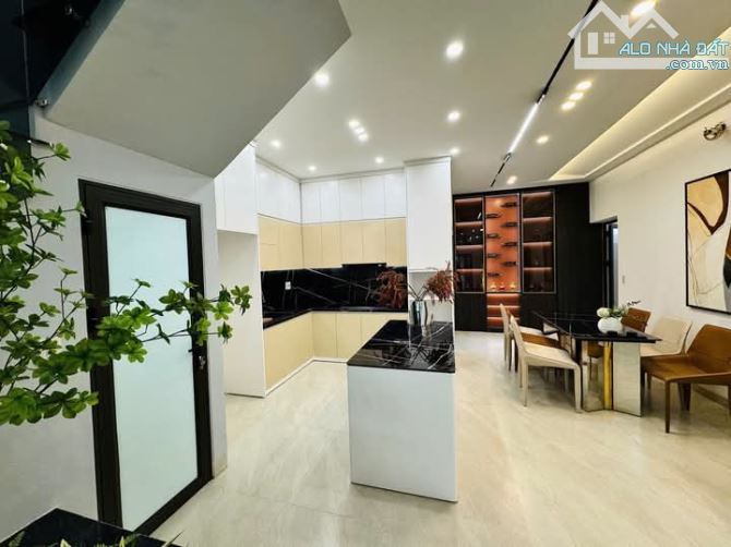 Bán nhà  Văn Cao, Đằng Giang, Ngô Quyền, 4 tầng,  81m2, 5,85 tỷ