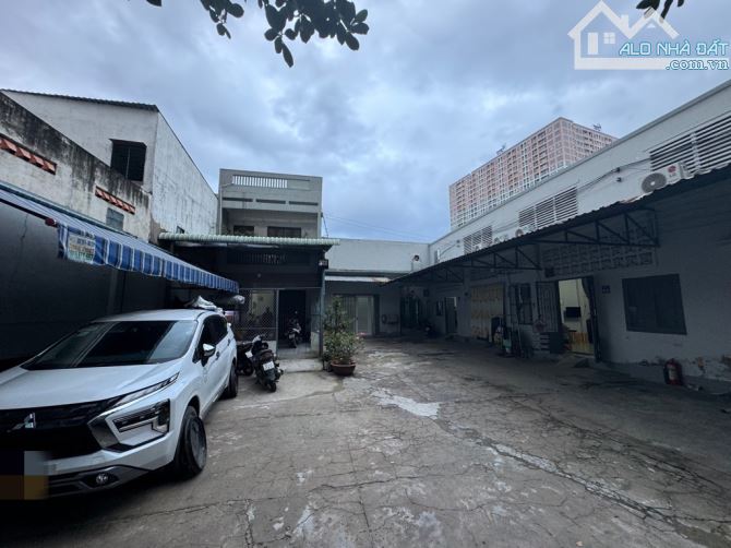 Bán 935m2 đất thổ có dãy trọ 12 phòng, đường Lũy Bán Bích, Tân Phú, giá chỉ 59 tỷ