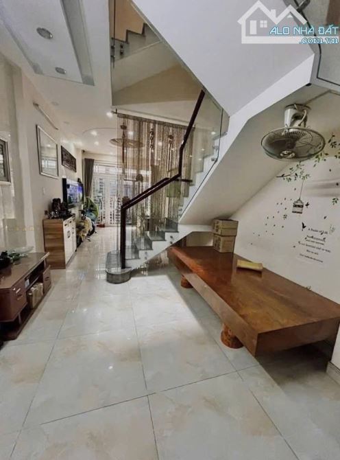 Bá n luôn Mai Động, diện tích 40m, gần Đền Lừ cạnh bãi ô tô gia thương lượng