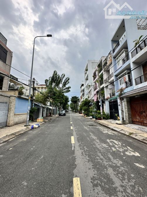 Bán nhà MT đường Trần Thủ Độ - P. Phú Thạnh - DT: 7.65x19m - 2 lầu sân thượng - Giá: 19 tỷ