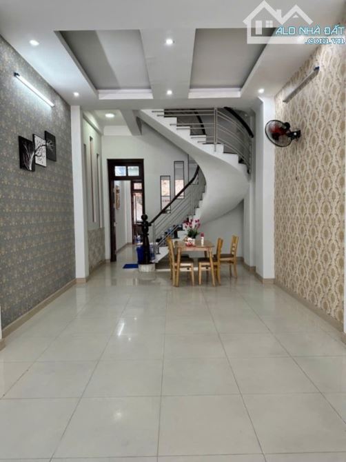 MẶT TIÊN SẦM UẤT-RỘNG THUÊ CAO-BÁN NHÀ 4,2×24-4TẦNG -MẶT TIỀN ĐƯỜNG NGUYỄN VĂN QUÁ Q.12-