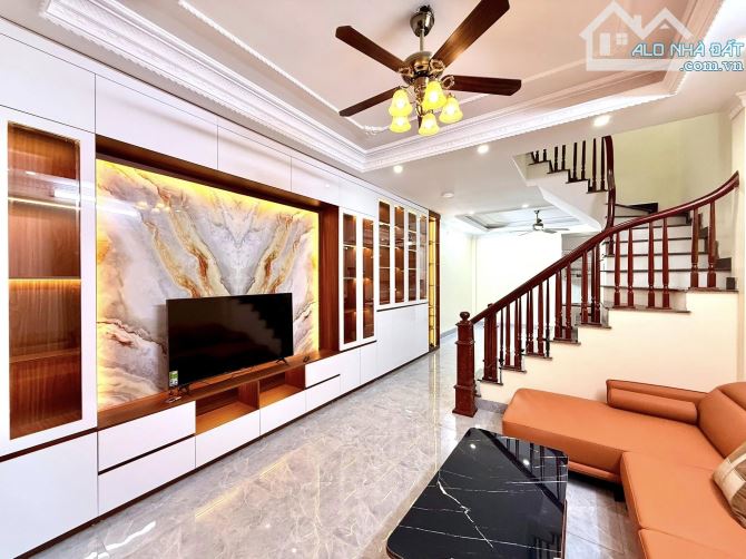 BAN NHÀ ĐẸP HH HAIBATRUNG , NGÕ NÔNG 2 THOÁNG NỘI THẤT ĐẸP 56M6T MT RỘNG CHỈ 11,2 TỶ