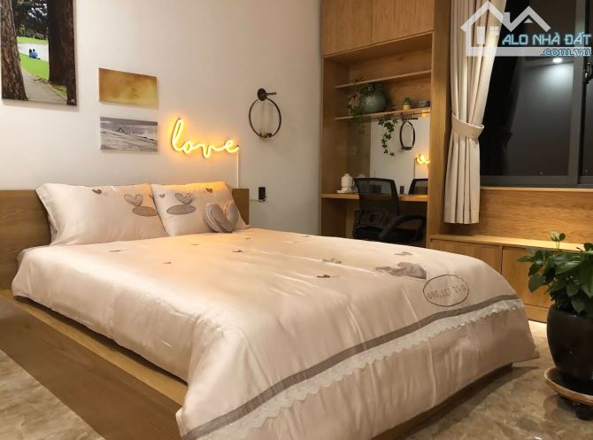 📍 HOMESTAY NGAY TRUNG TÂM - THU NHẬP 50TRIỆU/THÁNG - KẾT CẤU 8PKD - SỔ HOÀN CÔNG ĐẦY ĐỦ