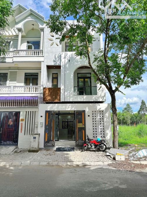 Nhà 5,8 tỷ 1 trệt 2 lầu Đường Số 10 Kdc Nam Long, P.Hưng Thạnh, Q.Cái Răng, Tp Cần Thơ.