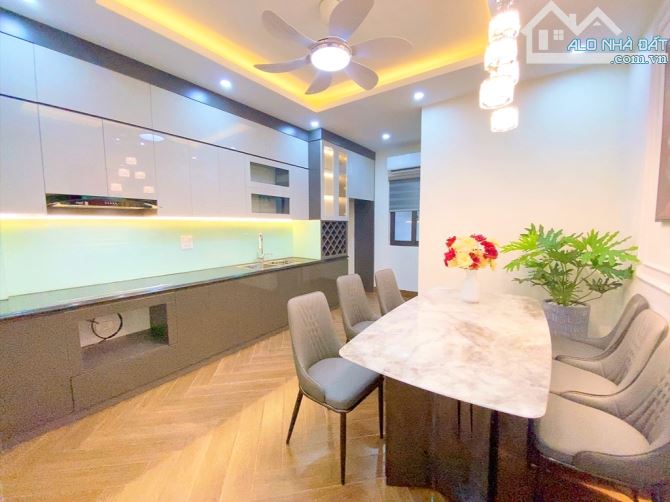 Bán nhà phố Hồng Tiến, 7 tầng thang máy, Gara ô tô, vừa ở vừa kinh doanh, full nội thất - 10