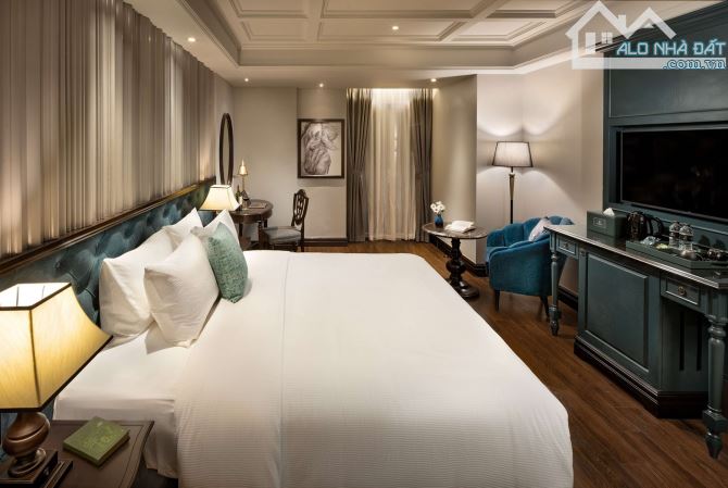 Bán tòa khách sạn vip -  chuẩn 5*- mặt phố Hàng Bông 190m2, MT 7.6m - doanh thu 1.8 tỷ/th - 10
