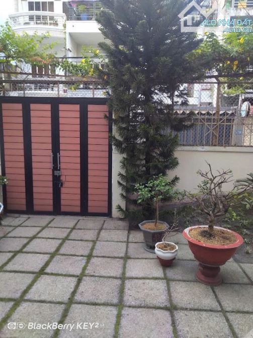 Khuôn đất đẹp ! DT: 8x30m (240m2) 3 tầng, Khu Phổ Quang, giá chỉ 32,9 tỷ TL - 1