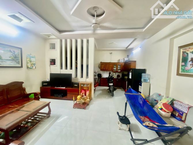 Bán nhà 3 tầng hướng Đông Nam ngõ Cam Lộ, Hùng Vương, Hồng Bàng giá 2,35 tỷ - 1