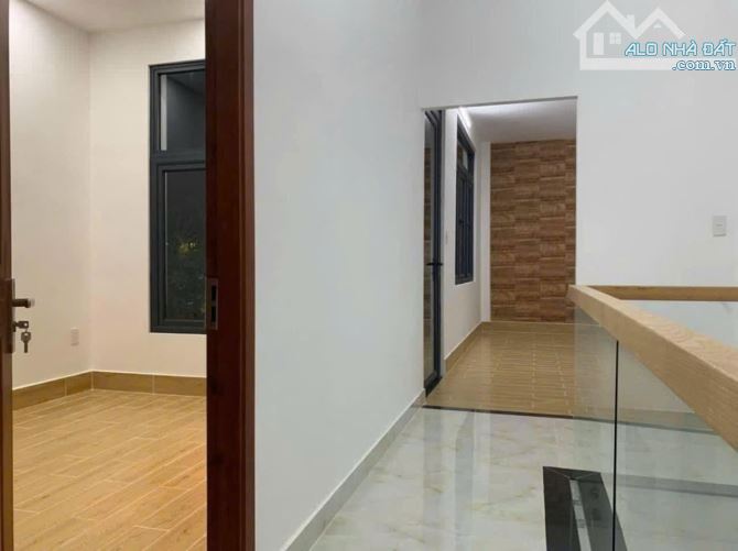 Bán nhà 4 Tầng Quận 12  -Cách Hà Huy Giáp 100M- Hẻm xe hơi- 10 x 5m -  5.8 TỶ - 1