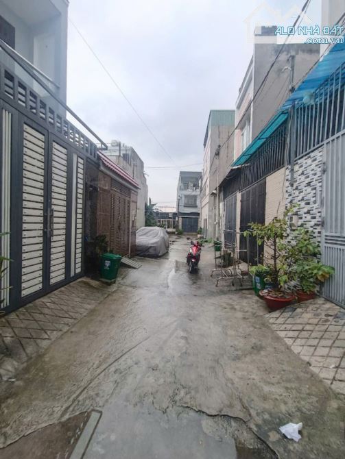 Nhà BTCT 3 tầng Thủ Đức – 62m² - 4PN - Hẻm 5m ô tô - SHR - giá mềm 4.5 tỷ - 1
