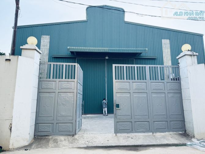 Cho thuê 700m2 kho đụng mới gần cầu thăng long - 1