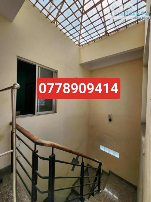 DT 65m2 - 5 phòng - Sân xe - Ngang hơn 4m. - 1