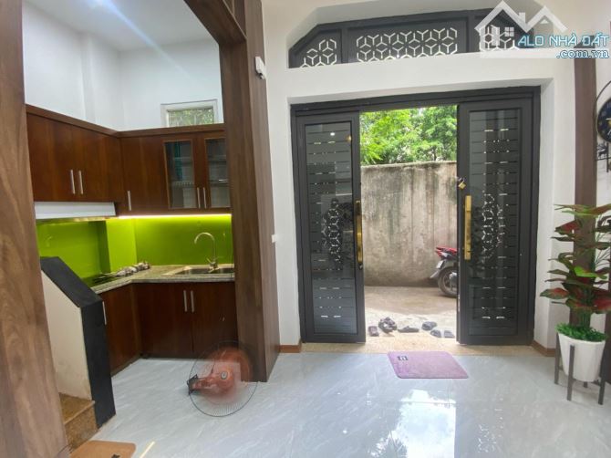 Cần Bán Gấp Nhà Ngõ 168 Kim Giang Hoàng Mai 30m2 5 Tầng Chỉ 5.85T. - 1