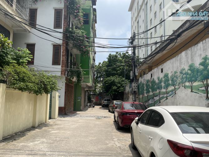 PHÂN LÔ CẦU GIẤY LÔ GÓC Ô TÔ TRÁNH - 12 TỶ - GIÁ NÀO CŨNG BÁN - 1