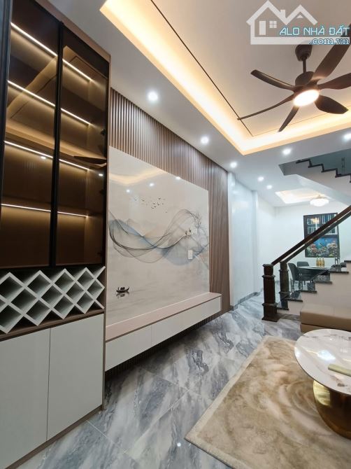 Chúa tể nhà đẹp! Siêu phẩm Chùa Láng 45m2, 2 mặt tiền, full NT như KS, ngõ rộng - 1