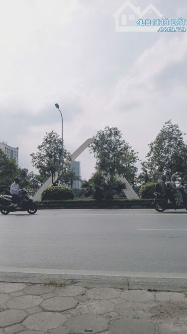 BÁN GẤP CHCC LÔ GÓC PHỐ TỐ HỮU – 120M² – 3PN – GIÁ TỐT - 1