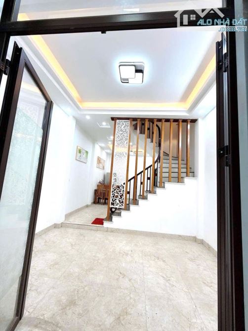 ( Gần phố) Định Công Thượng 43m2 4T – Mặt tiền rộng 4.6m - nhiều phòng, chỗ để xe riêng - 1