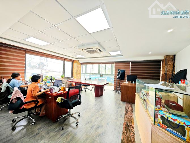 Cho thuê văn phòng Vương Thừa Vũ 100m2 17tr lô góc ban công view cực chill FREE dịch vụ - 1
