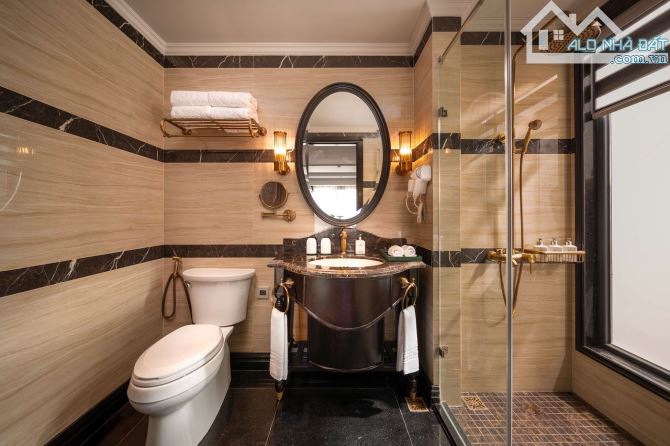 Bán tòa khách sạn vip -  chuẩn 5*- mặt phố Hàng Bông 190m2, MT 7.6m - doanh thu 1.8 tỷ/th - 13