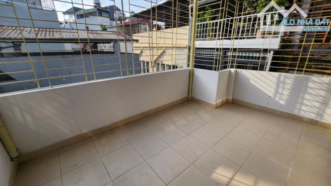 Độc lạ, lô góc ba mặt ngõ, sát Trung Phụng, ngõ kdoanh,tự xây, sổ riêng 15m2. Giá 5.5 tỷ - 13