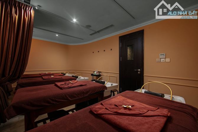 Bán tòa khách sạn vip -  chuẩn 5*- mặt phố Hàng Bông 190m2, MT 7.6m - doanh thu 1.8 tỷ/th - 14