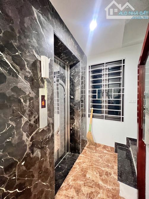 Nhà siêu đẹp ở luôn Trung Kính Cầu Giấy Sổ vuông 46m 7 tầng MT4m1 Giá 22 tỷ Ngõ ô tô tránh - 2