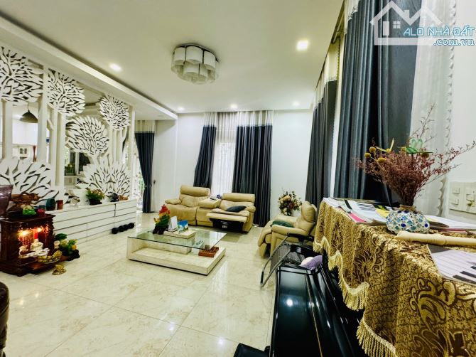 Bán Biệt Thự Khu VIP Bờ Bao Tân Thắng dt 12x15 Chính chủ giá 26.5 tỷ TL - 2