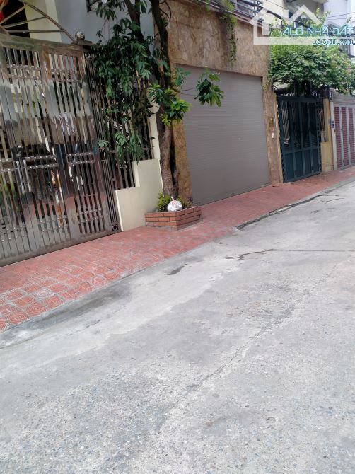 Mặt phố  Phùng Chí Kiên DT 50m giá chào 16,5tỷ. - 2