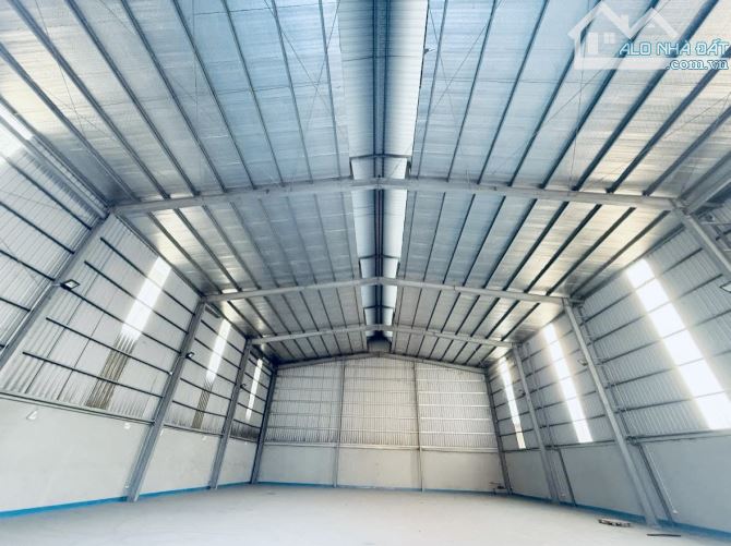 Cho thuê 700m2 kho đụng mới gần cầu thăng long - 2