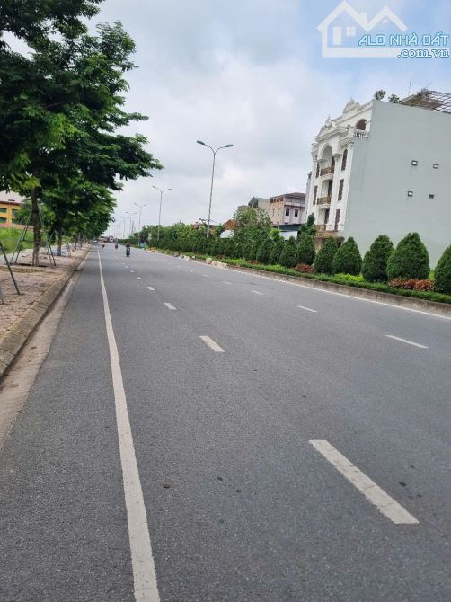 Vô cùng cần bán đất .Đại An ,Nam Hồng ,Bảo Long diện tích 108 m,đường 25m KD, giá chỉ 4 tỷ - 2