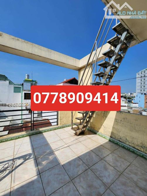 DT 65m2 - 5 phòng - Sân xe - Ngang hơn 4m. - 2