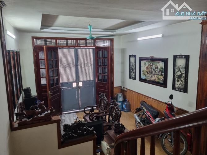 Nhà dân xây - 4 tầng full nội thất - Ngõ ô tô thông - Cách chợ Phúc Đồng 25m - Nhỉnh 9 tỷ - 2