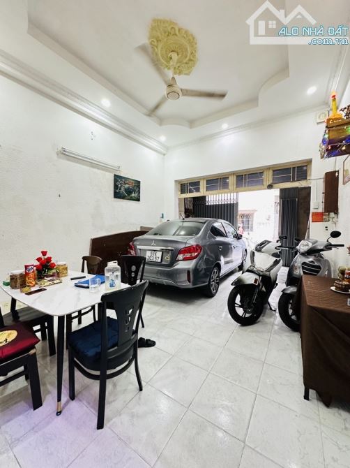 Kẹt tiền giảm 1Tỷ3. Chỉ còn 9,2Tỷ. 3 tầng. Oto để nhà. 4,6x14. Gần Hàng Xanh - 2