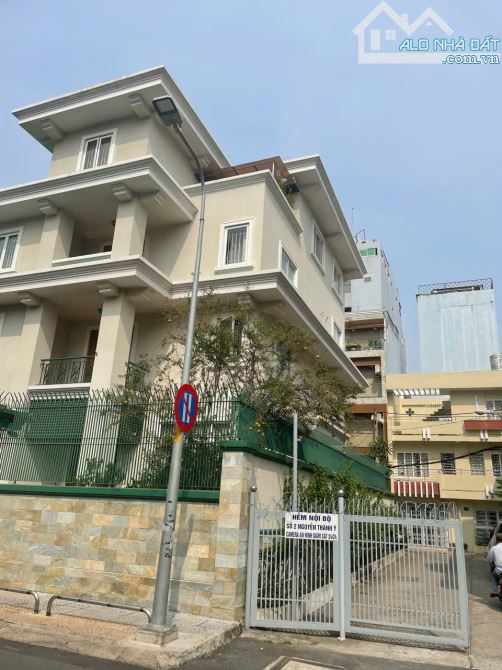 Bán biệt thự mặt tiền đường Nguyễn Thành Ý Quận 1. DT 12.5x19m (3 tầng) giá 130 tỷ - 2