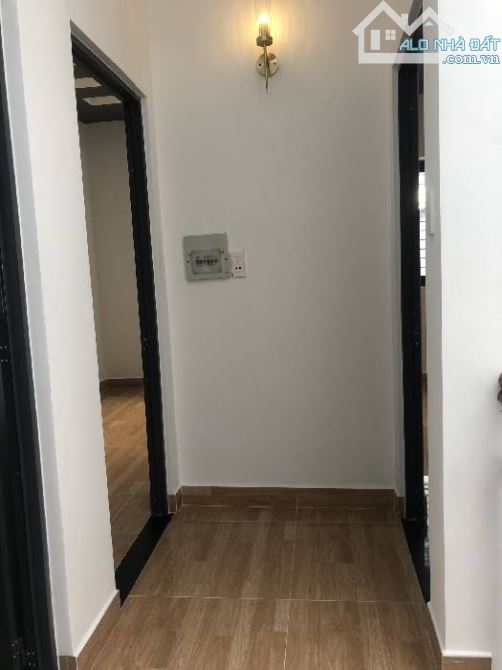 Nhà mới. 5x15 ngay Nguyễn Văn Quá. 3 tầng.  Hẻm o tô ngủ trong nhà. Giá hơn 4 tỷ - 2