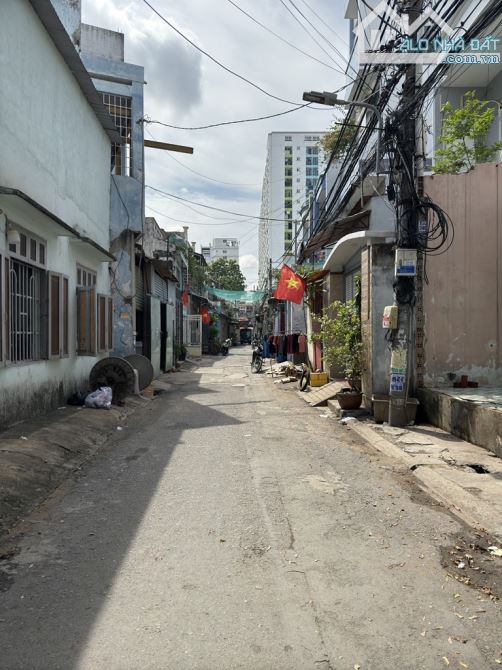 Mặt tiền 7m thông. 12x3 350m2. Phân dc 3 lô hơn 50tr/m2. Gần trường chinh - 2