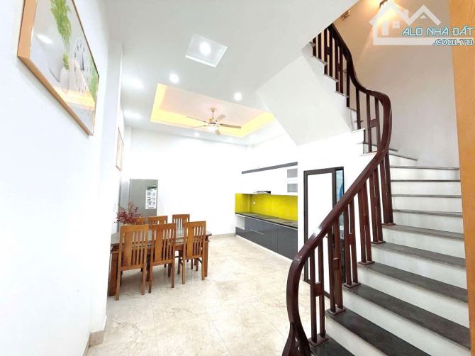( Gần phố) Định Công Thượng 43m2 4T – Mặt tiền rộng 4.6m - nhiều phòng, chỗ để xe riêng - 2