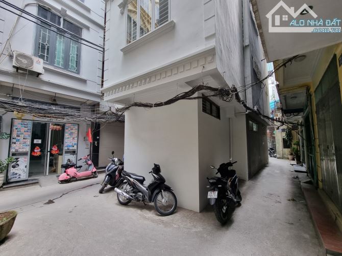 Độc lạ, lô góc ba mặt ngõ, sát Trung Phụng, ngõ kdoanh,tự xây, sổ riêng 15m2. Giá 5.5 tỷ - 2