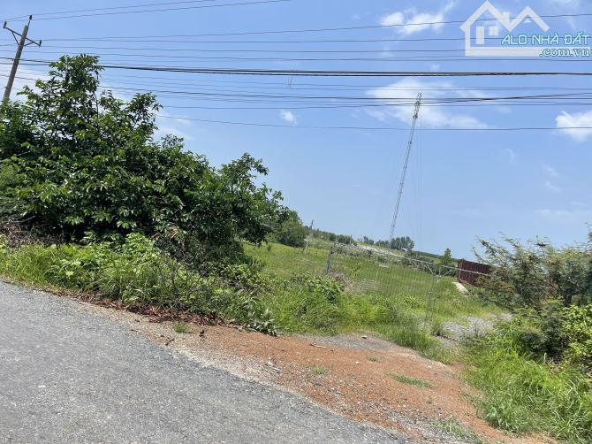 Bán 6.7 sào đất mặt tiền Lý Nam Đế - TX LaGi giá ngộp 972K/m2 - 2